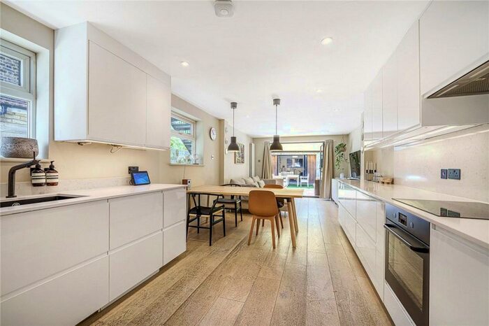 2 Bedroom Apartment To Rent In Ondine Road, Peckham Rye, London, SE15