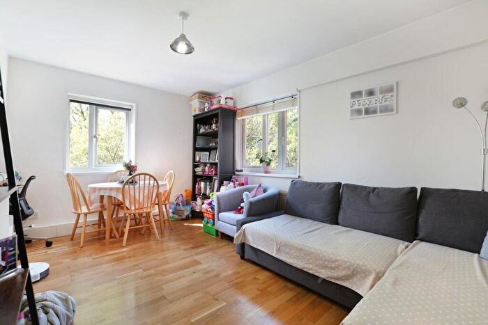2 Bedroom Flat For Sale In Basingdon Way, London, SE5
