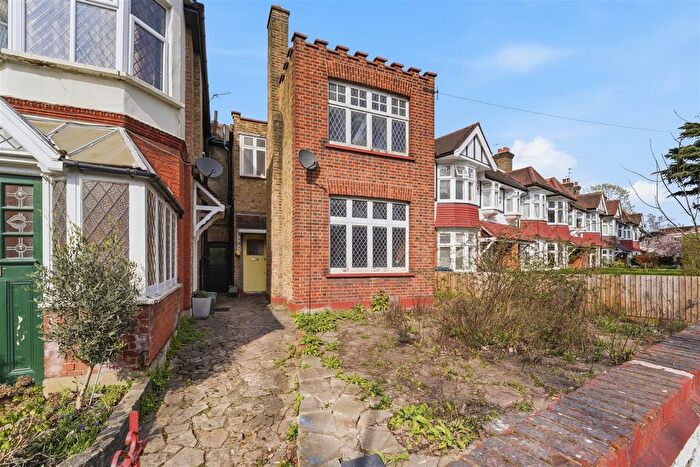 2 Bedroom Link Detached House For Sale In Campbell Road, Hanwell, W7