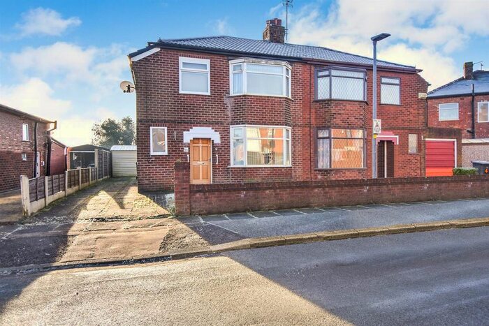 3 Bedroom Semi-Detached House For Sale In Green Avenue, Astley, Manchester, M29
