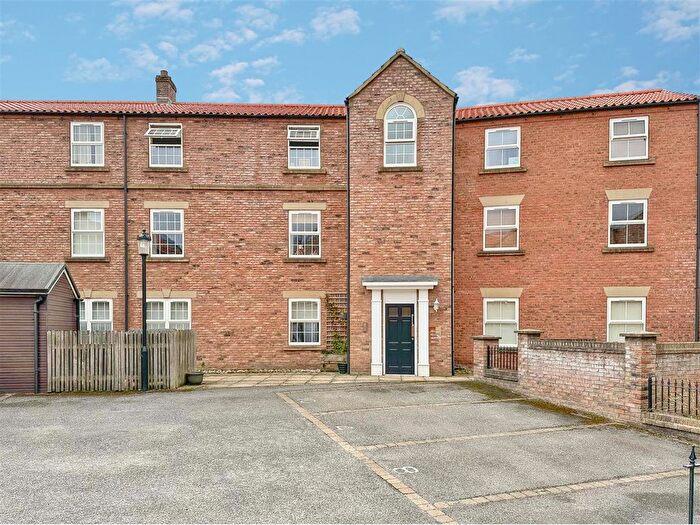 2 Bedroom Flat For Sale In Wilkinsons Court, Easingwold, YO61