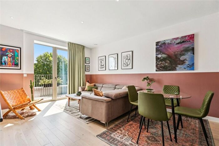 2 Bedroom Flat For Sale In New Barnet, London, EN4