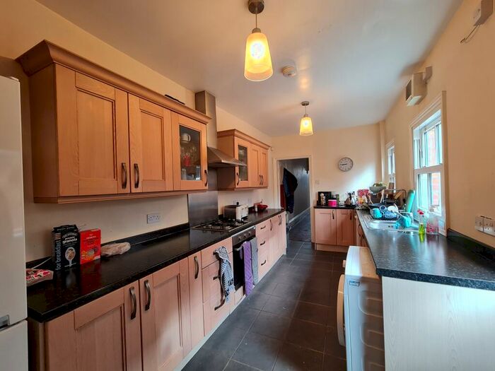 6 Bedroom House To Rent In Albany Road, Birmingham, B17