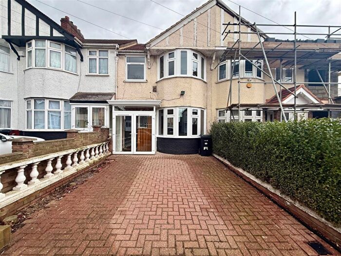 4 Bedroom Terraced House To Rent In Rushden Gardens, Ilford, IG5