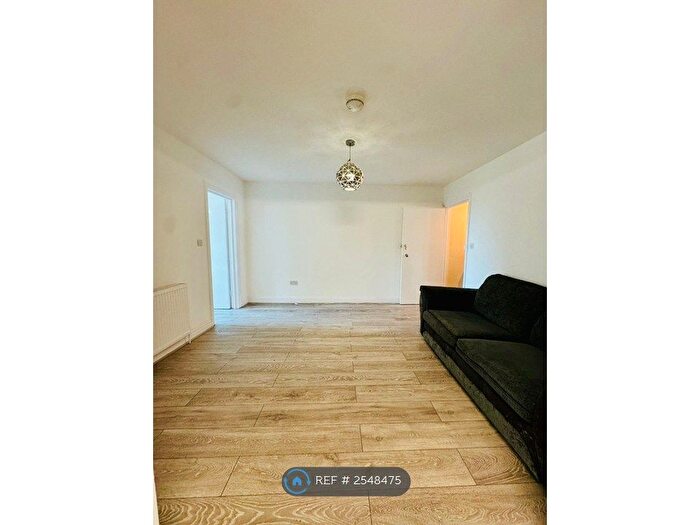 2 Bedroom Flat To Rent In Stow Crescent, London, E17