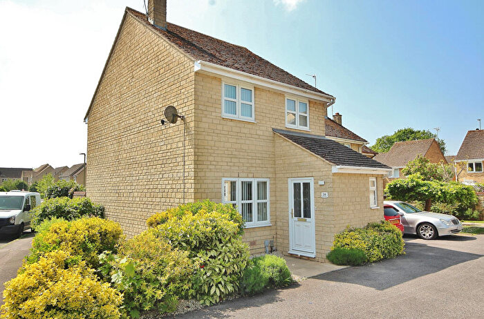 4 Bedroom Link Detached House For Sale In Eton Close, Witney, OX28
