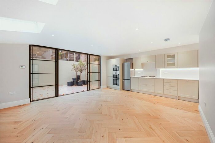 2 Bedroom Flat To Rent In Fulham Palace Road, Fulham, London, SW6
