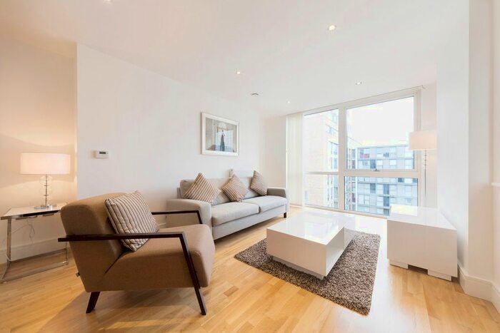 2 Bedroom Flat To Rent In Canary View, Dowells Street, Greenwich, London, SE10