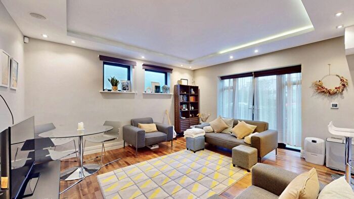 2 Bedroom Flat For Sale In Madoc Close, Childs Hill, NW2