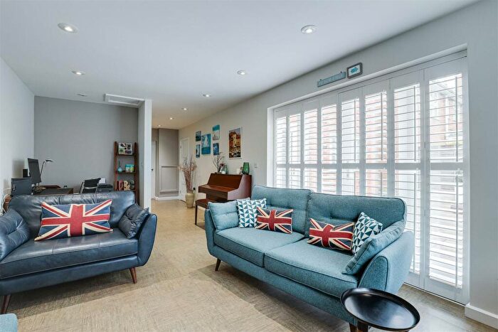 4 Bedroom Detached House For Sale In Clarkes Lane, Beeston, Nottinghamshire, NG9
