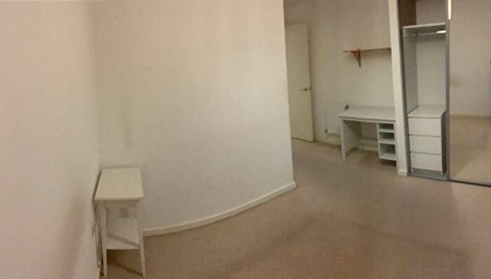 3 Bedroom Flat To Rent In Cardigan Road, London, E3