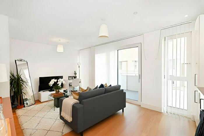 Studio For Sale In Hannaford Walk, Ivy Point, E3