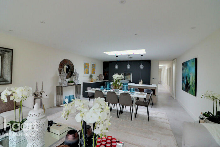 3 Bedroom Detached Bungalow For Sale In Lower Boyndon Road, Maidenhead, SL6