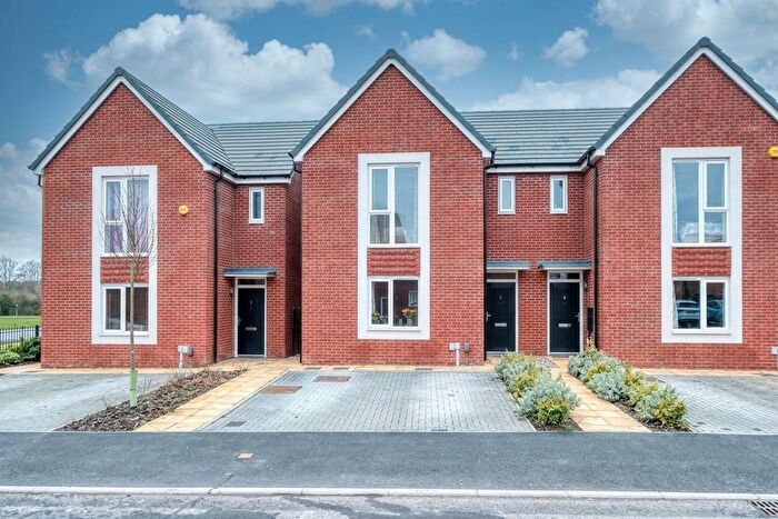 3 Bedroom Semi-Detached House For Sale In Hodington Way, Cofton Hackett, B45
