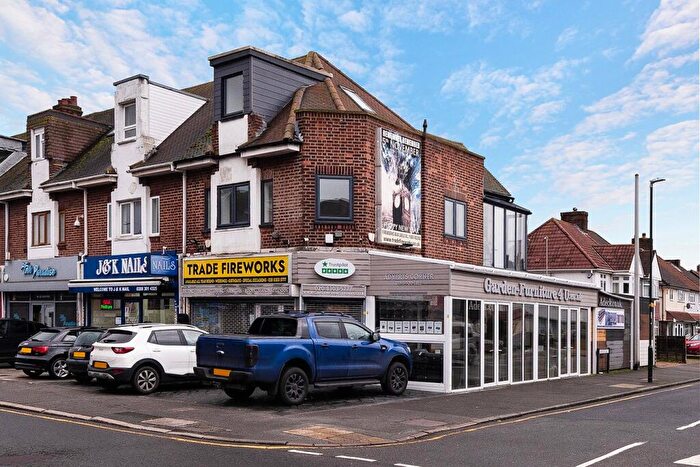 3 Bedroom Maisonette For Sale In Pickford Lane, Bexleyheath, DA7