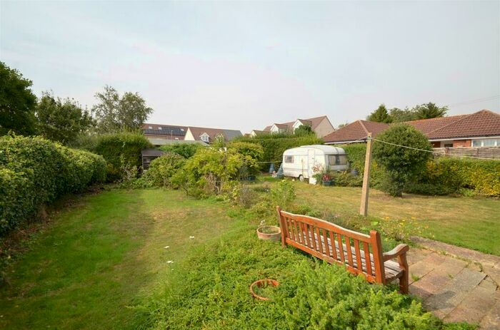 2 Bedroom Detached Bungalow For Sale In Hitchin Lane, Clifton, SG17
