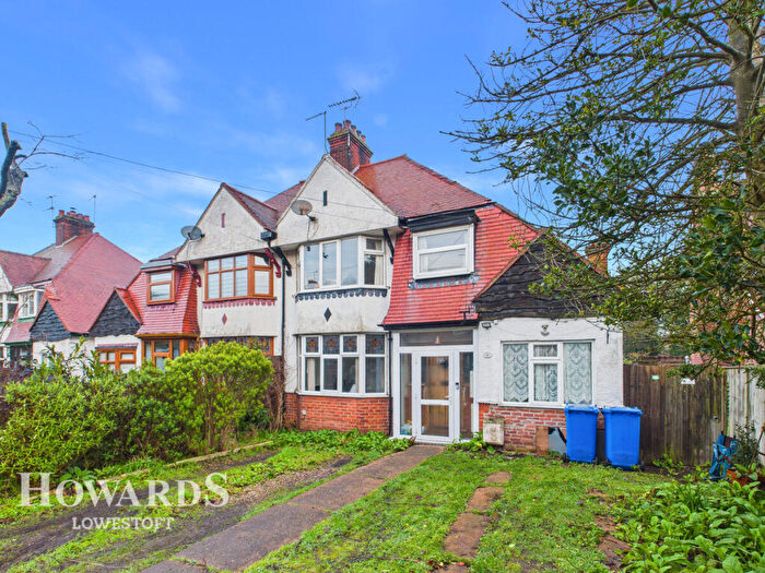 4 Bedroom Semi Detached House For Sale In Oulton Road North, Oulton, NR32