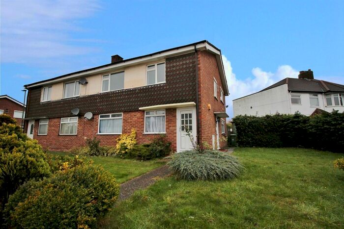 2 Bedroom Maisonette To Rent In Millbrook Avenue, Welling, Kent, DA16