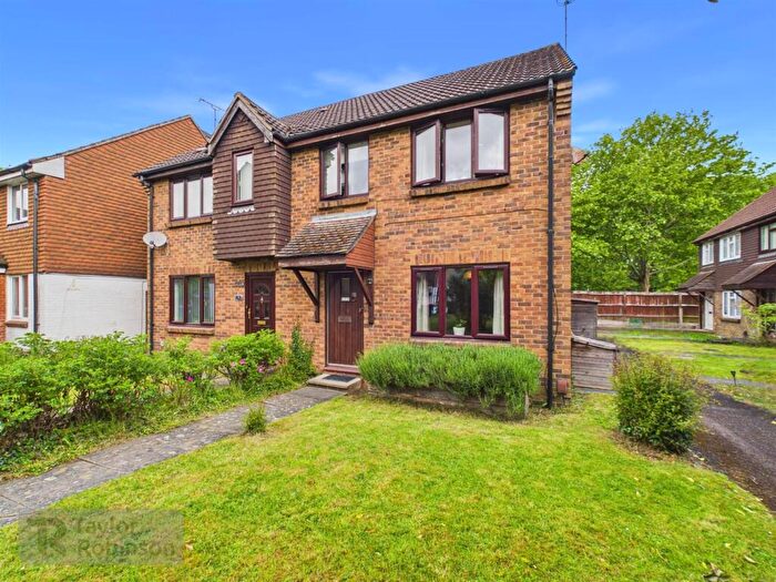 3 Bedroom Semi Detached House For Sale In West Green, Crawley, RH10