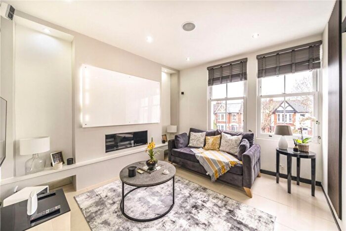 2 Bedroom Flat For Sale In Hither Green Lane, London, SE13