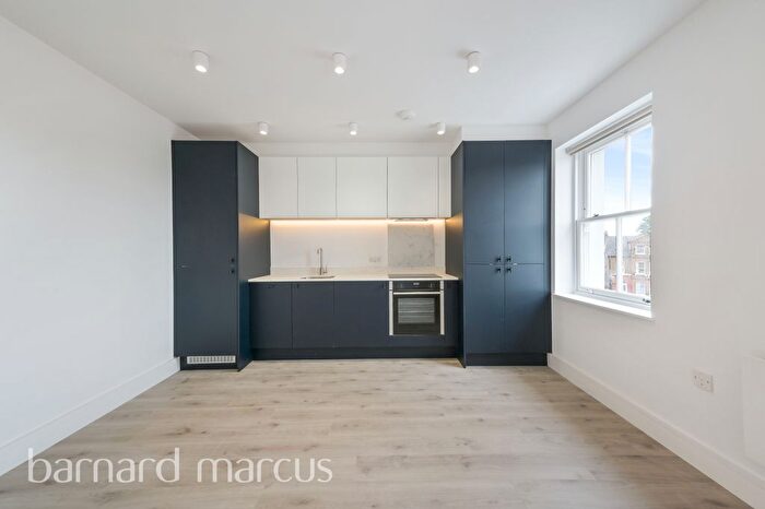 2 Bedroom Flat To Rent In Mitcham Lane, London, SW16