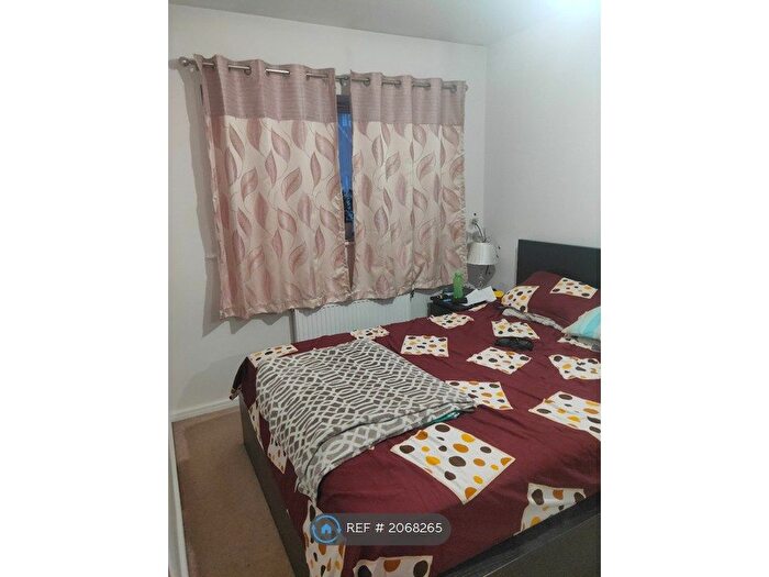 3 Bedroom Terraced House To Rent In Kerswell Close, Slough, SL2