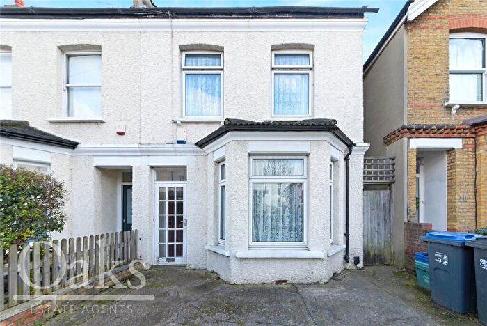 3 Bedroom Semi Detached House For Sale In Harrington Road, South Norwood, SE25