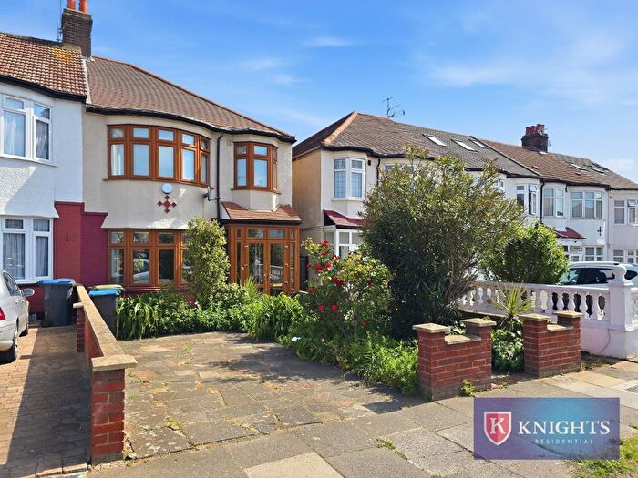 3 Bedroom End Of Terrace House For Sale In Hedge Lane, London, N13