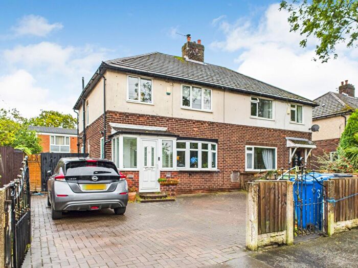 3 Bedroom Semi-Detached House For Sale In North Lane, Tyldesley, M29