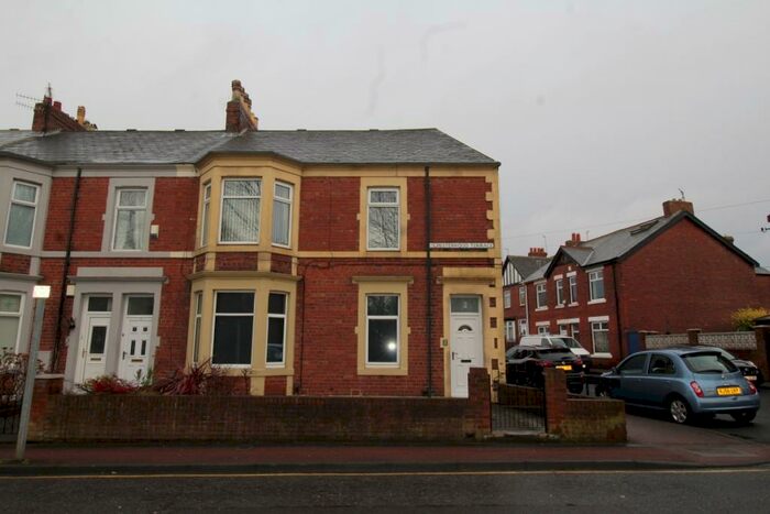 2 Bedroom Apartment To Rent In Chesterwood Terrace, Bill Quay, Gateshead, Tyne And Wear, NE10