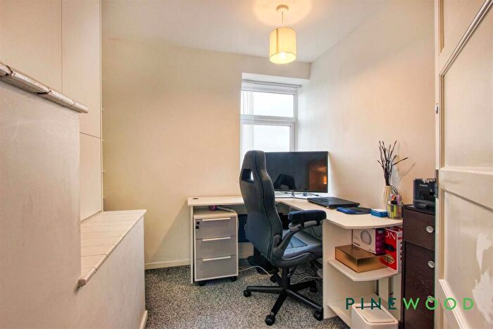 3 Bedroom End Of Terrace House For Sale In Harvey Road, Chesterfield, Derbyshire, S41