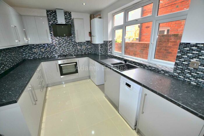 6 Bedroom Terraced House To Rent In Grange Ave, Reading, RG6