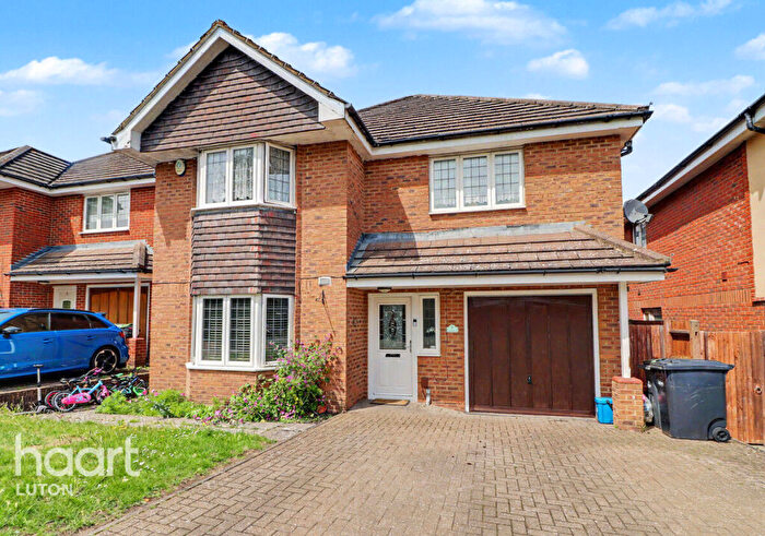 6 Bedroom Detached House For Sale In Shervington Grove, Luton, LU3