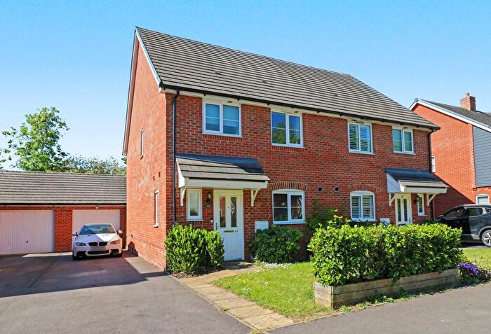3 Bedroom Semi-Detached House For Sale In Davidson Drive, Fair Oak, SO50