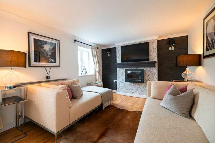 2 Bedroom Detached House To Rent In Greys Road, Henley-On-Thames, Oxfordshire, RG9