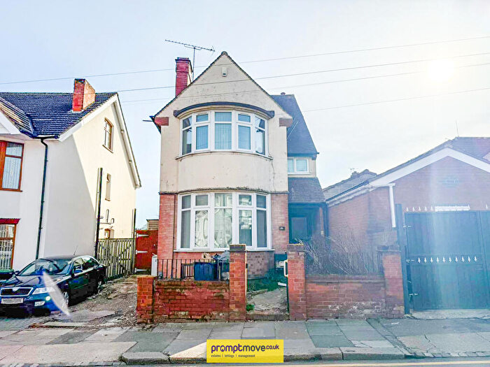 3 Bedroom Detached House To Rent In Kenilworth Road Luton, LU1