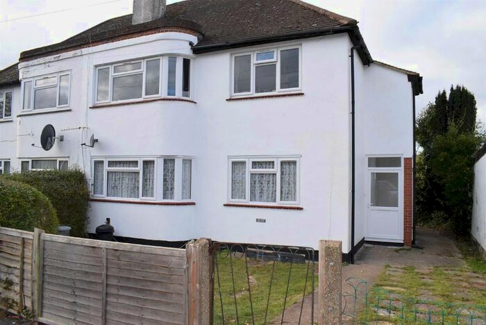 2 Bedroom Flat To Rent In Alandale Drive, Pinner, HA5