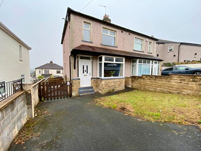 3 Bedroom Semi-Detached House For Sale In Thornhill Avenue, Shipley, BD18