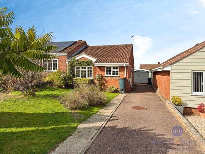 2 Bedroom Semi-Detached Bungalow For Sale In Salway Gardens, Axminster, EX13