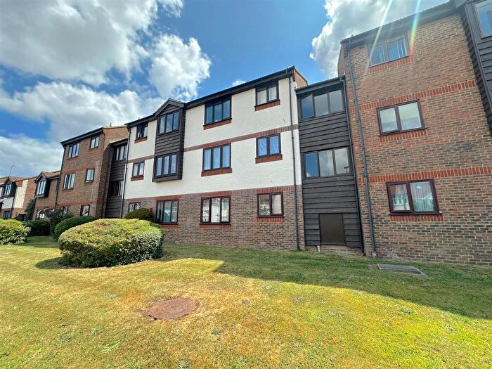 2 Bedroom Flat To Rent In Marchside Close, Hounslow, TW5