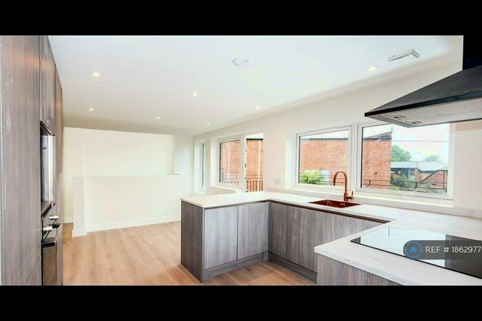 2 Bedroom Flat To Rent In Meeting House Lane, Ringwood, BH24