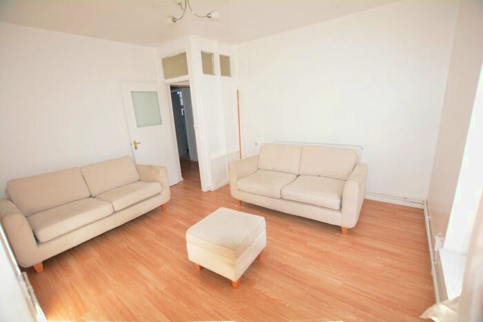1 Bedroom Flat To Rent In Tabard House, Manciple Street SE1