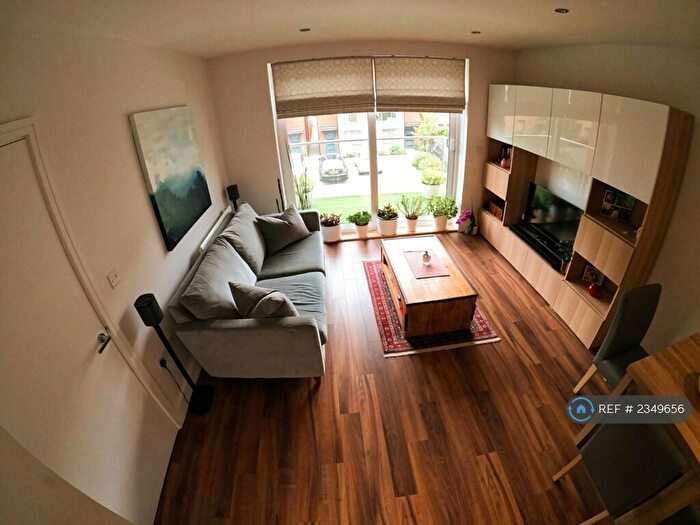 2 Bedroom Flat To Rent In Drake Way, Reading, RG2