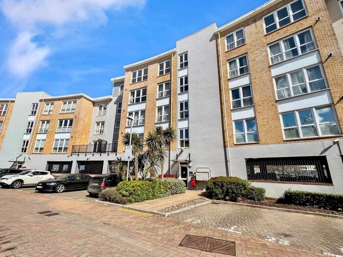 2 Bedroom Flat To Rent In Fisgard Court, Admirals Way, Gravesend, Kent, DA12