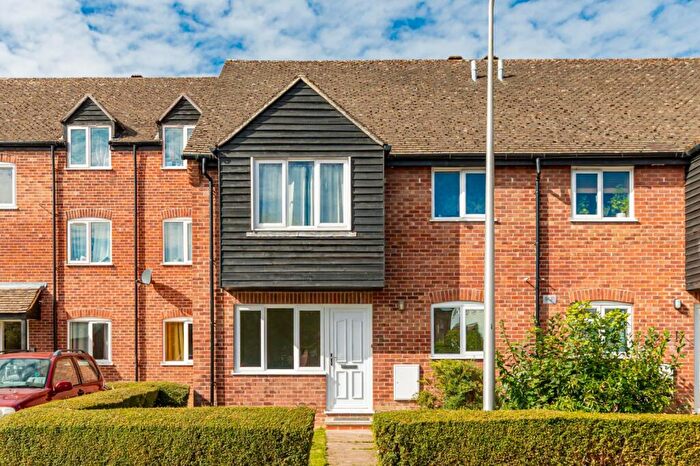2 Bedroom Maisonette For Sale In Saffron Close, Newbury, Berkshire, RG14