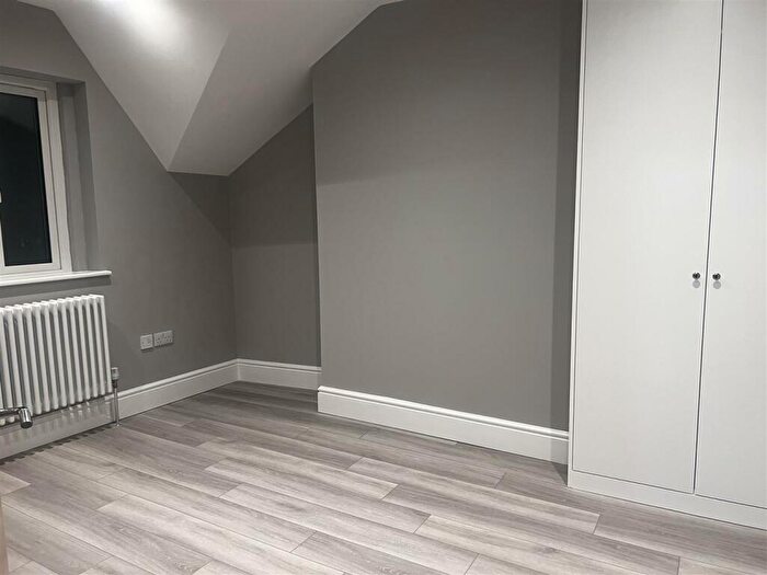3 Bedroom Flat To Rent In Champion Road, London, SE26