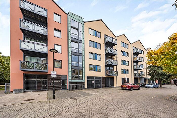 1 Bedroom Flat For Sale In Norris House, Isleworth, TW7