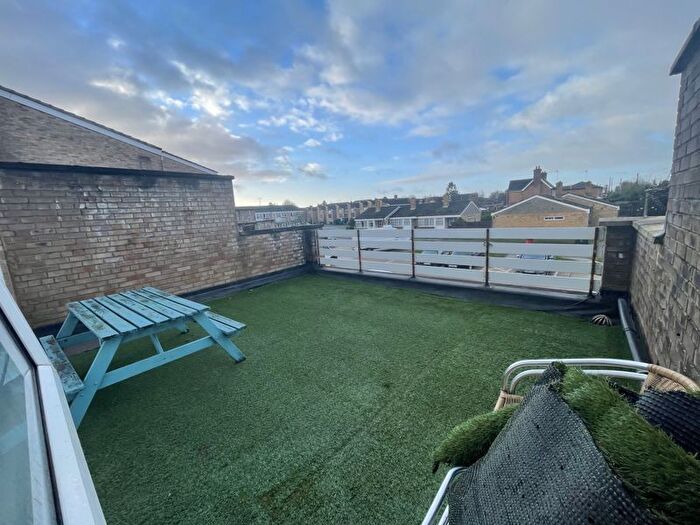 3 Bedroom Flat To Rent In Turners Place, Holmer Green, High Wycombe, HP15