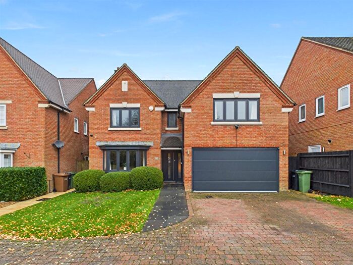 4 Bedroom Detached House For Sale In Broadwood Road, Coulsdon, CR5