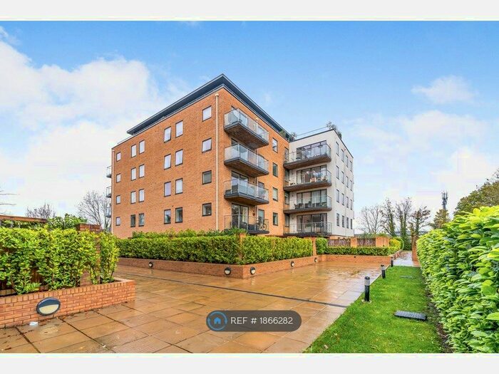 2 Bedroom Flat To Rent In Old Bracknell Lane West, Bracknell, RG12